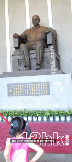 Sun Yat-Sen statue in Taipei  memorial